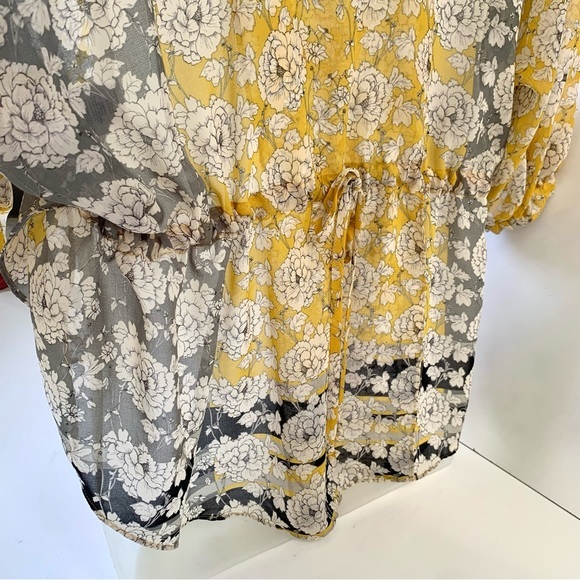 CABI Floral Tunic blouse in Small. Soft yellow and‎ gray that fades to d… - Picture 11 of 12